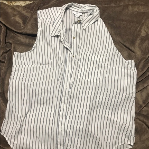 4 shirts good condition - Picture 9 of 9